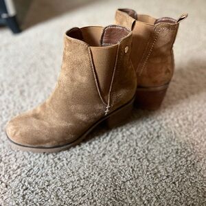 Chunky Heel Chelsea Boot